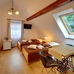 Dom Krawca - Pod Chojnikiem Apartment *