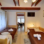 Apartment Dom Krawca - Pod Chojnikiem *