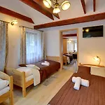 Dom Krawca - Pod Chojnikiem Apartment *