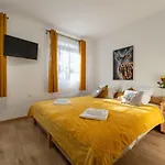 Apartment Dom Krawca - Pod Chojnikiem