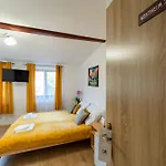 Dom Krawca - Pod Chojnikiem Apartment